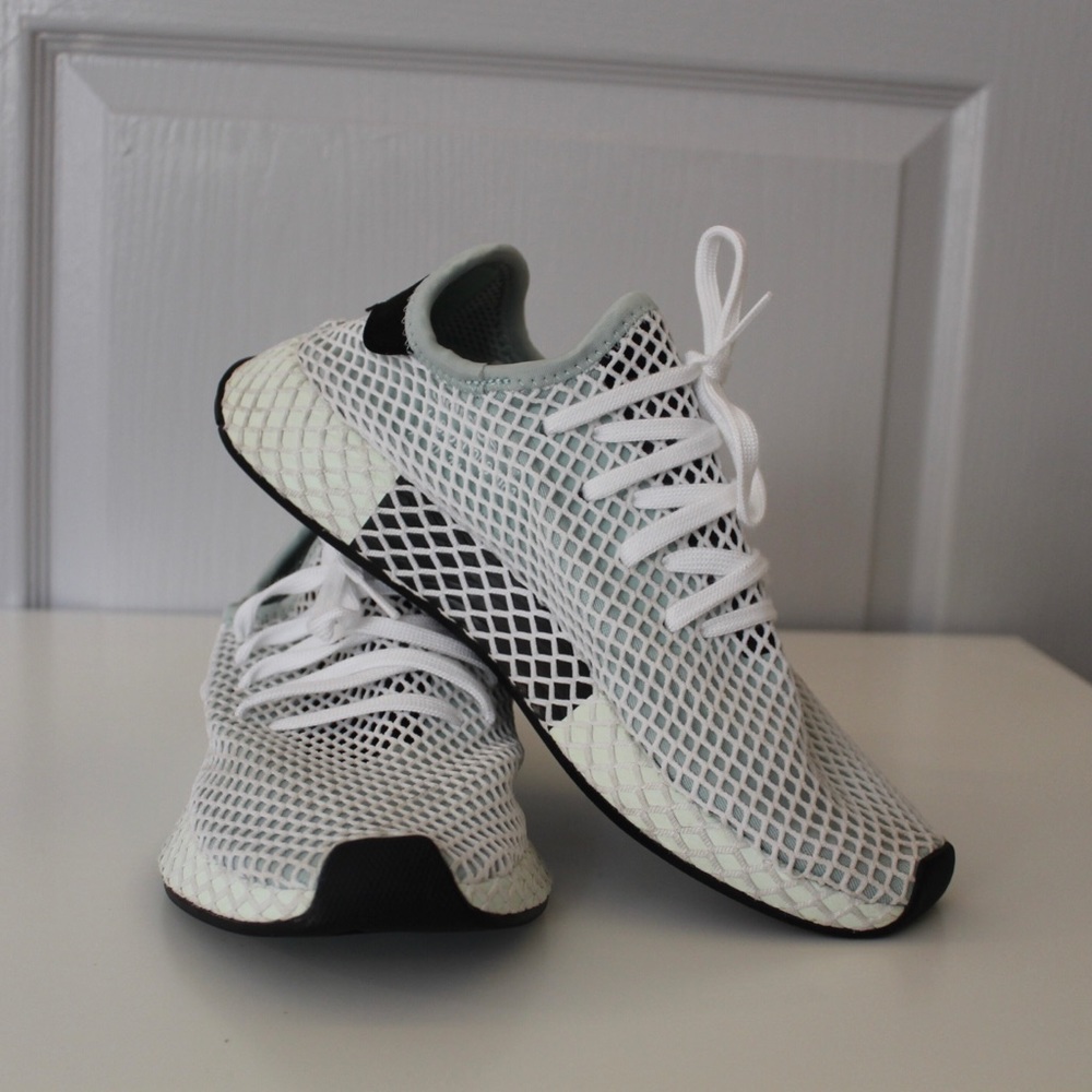 deerupt running shoes